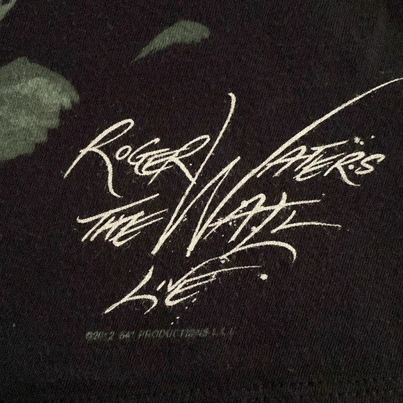 Stylish Black Roger Waters the wall Live 2012 tour V-Neck Tee - Picture 3 of 4